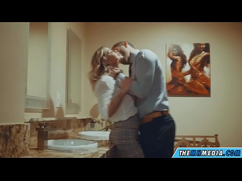 ❤️ ווען אַ באַסטי בלאָנדע סידוס איר אין אַ ציבור אָפּטריט רוסישע פּאָרן ביי אונדז ️❤